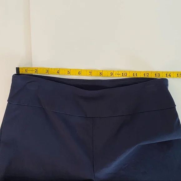 Attyre New York Navy Blue Midi Length Shorts Woman's Size 4 - Picture 6 of 8